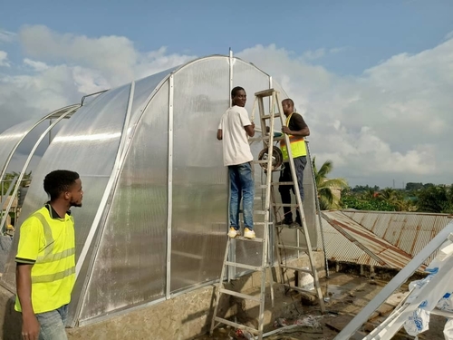 أحدث حالة شركة حول غانا 5 * 6 م دفيئة مجفف بالطاقة الشمسية